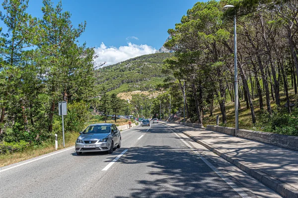 Ruas da cidade de recurso de Makarska dia de verão. — Fotografia de Stock