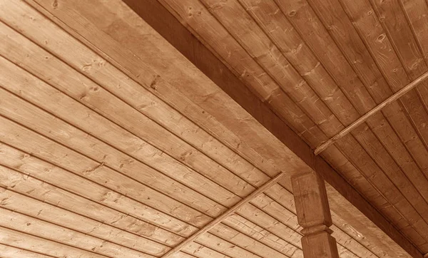 Dřevěná střešní konstrukce. Lepená vrstvená dřevěná střecha. — Stock fotografie