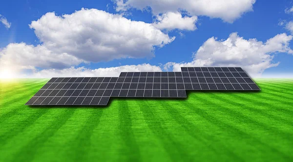 Planta solar en un campo verde contra el cielo azul. —  Fotos de Stock