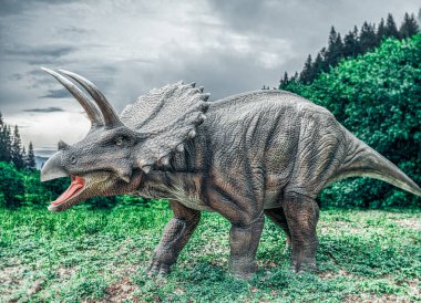 Ormandaki dinozor.