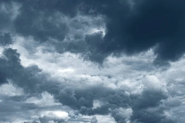 Drámai felhős ég, mint elvont háttér. — Stock Fotó