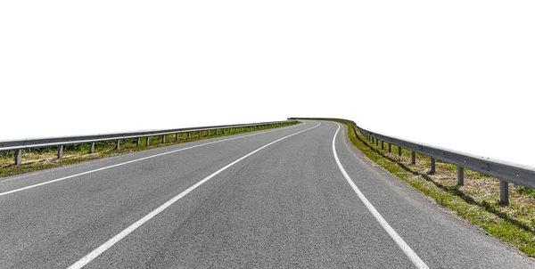 Асфальтовая дорога изолирована на белом фоне с вырезанной дорожкой. — стоковое фото