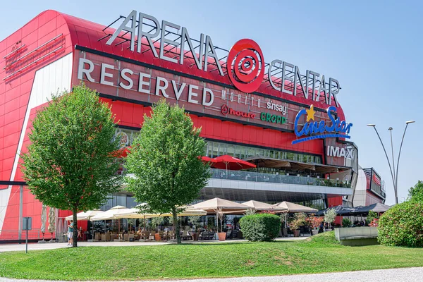 Arena Center, un gran hipermercado en Zagreb, Croacia. — Foto de Stock