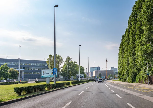 Streets and highways in the city of Zagreb, Croatia. — Stock Photo, Image