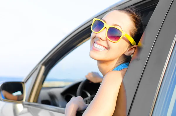 Mujer conductor de coche feliz — Foto de Stock