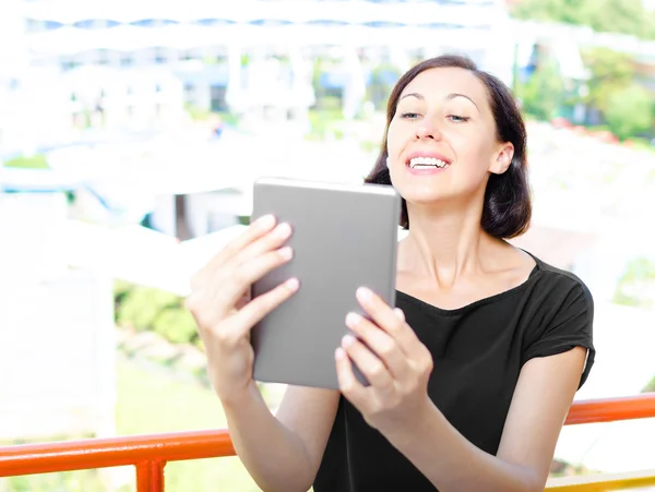 Mädchen macht Selfie — Stockfoto