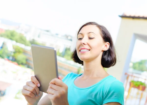 Girl using tablet pc — Stock Photo, Image