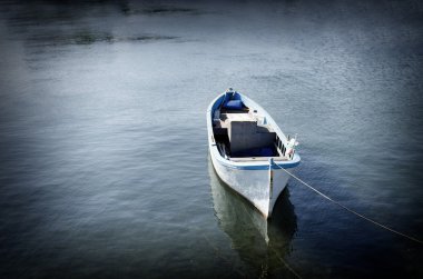 Yalnız balıkçı teknesi