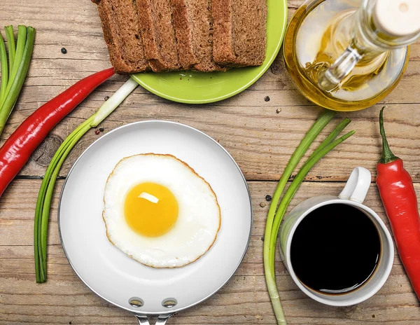 Sarapan dengan telur goreng — Stok Foto