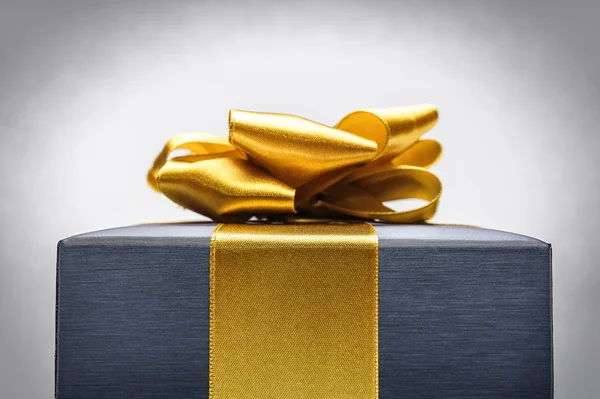 Gift box with ribbon — Stock Photo, Image