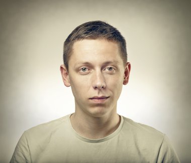 genç adam stüdyo portre.