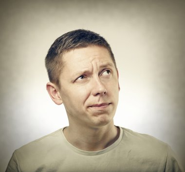 düşünceli delikanlı.