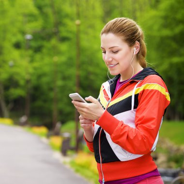 Bir parkın çalışan Bayan 