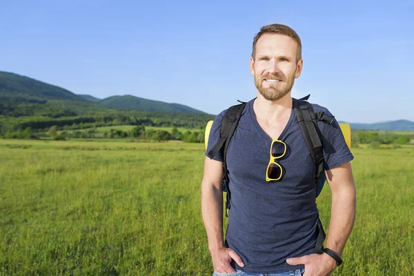 Turista na kopci. — Stock fotografie