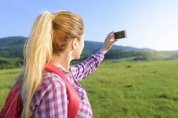 Hiking taking photo. — Stock Photo, Image