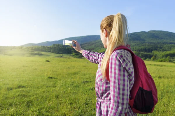 Hiking taking photo. — Stock Photo, Image