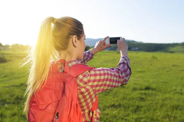 Hiking taking photo. — Stock Photo, Image