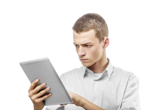 Hombre joven usando tableta pc — Foto de Stock