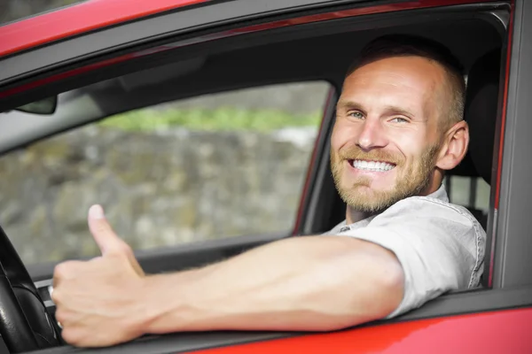 Homem ao volante de seu carro novo — Fotografia de Stock