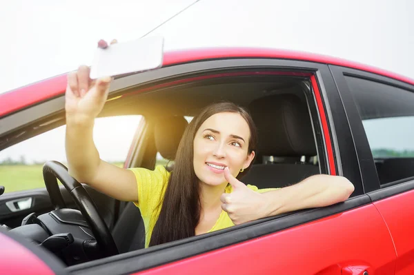 Mujer tomando foto selfie . —  Fotos de Stock