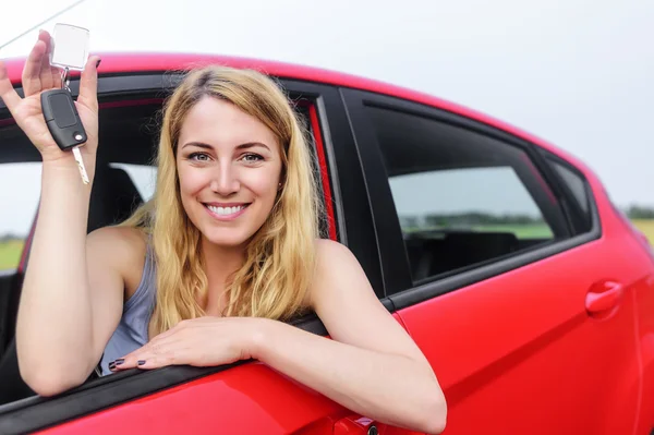 Vrouw weergegeven: toetsen. — Stockfoto