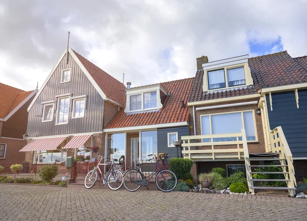 Hus i Volendam, Nederländerna. — Stockfoto