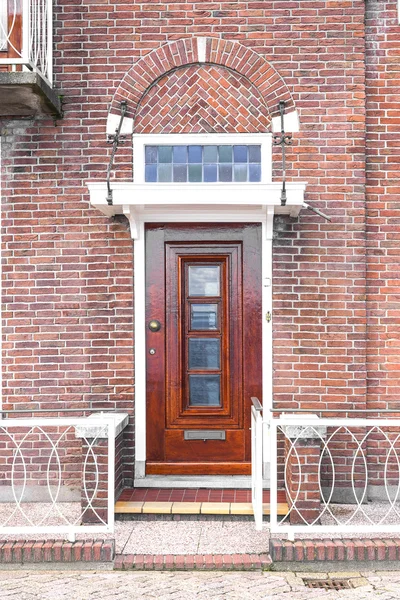 Puerta de madera marrón. — Foto de Stock