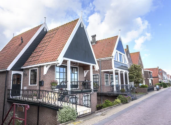 Hus i Volendam, Nederländerna. — Stockfoto