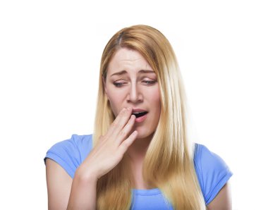 Sarışın şaşırmış ve disdainfully aşağı bakıyor.