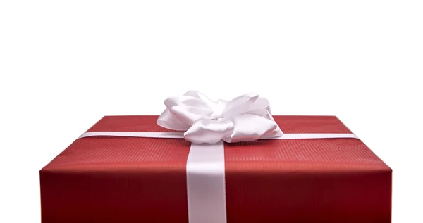 सफेद रिबन के साथ लाल उपहार बॉक्स . — स्टॉक फ़ोटो, इमेज