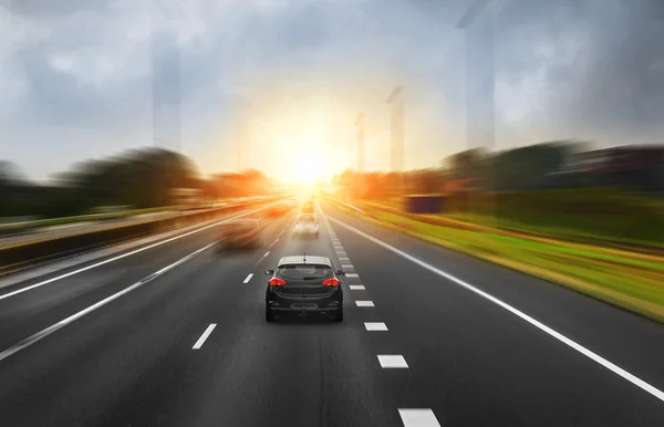 Yüksek yol üzerinde trafik.