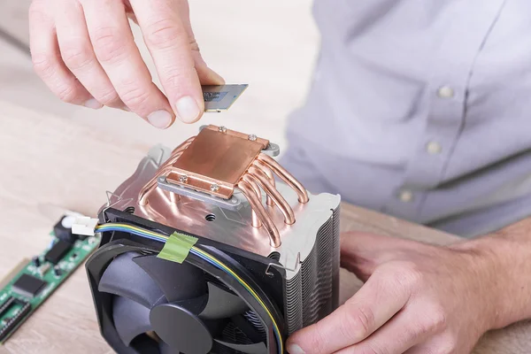 Instalación de enfriador Cpu . — Foto de Stock