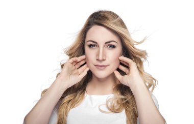 Güzel sarışın kadın..