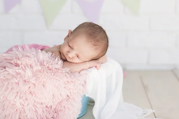 Baby meisje slaapt — Stockfoto