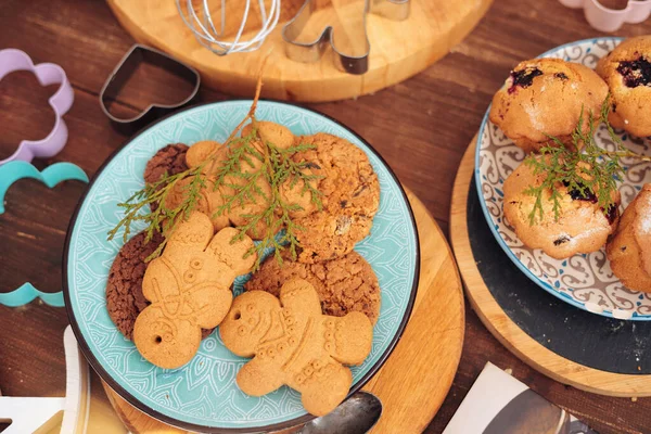 Heerlijke Kerst Zelfgemaakte Taarten Houten Tafel — Stockfoto