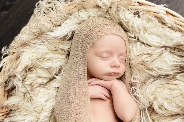 Pasgeboren baby slapen — Stockfoto