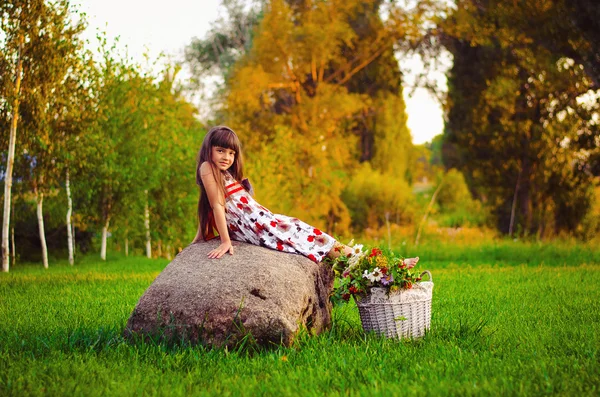 Linda menina de verão — Fotografia de Stock