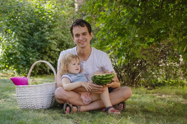Dad and daughter with watermelon — Stock Photo, Image