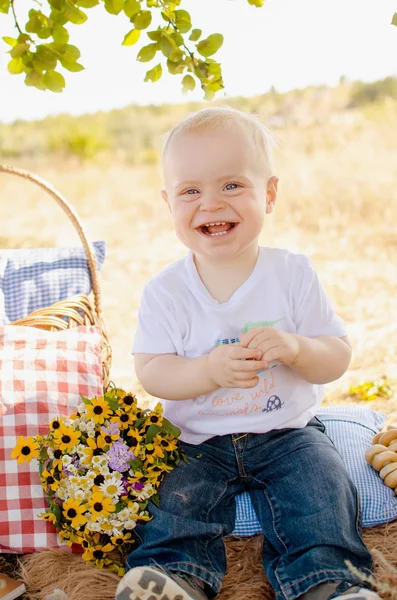 Petit garçon souriant — Photo