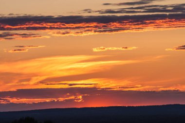 Nehrin üzerinde gün batımı.