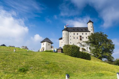 Bobolice Kalesi, Polonya 'nın Bobolice köyündeki eski bir ortaçağ kalesi ya da kraliyet kalesi.
