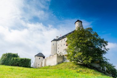 Bobolice Kalesi, Polonya 'nın Bobolice köyündeki eski bir ortaçağ kalesi ya da kraliyet kalesi.