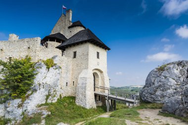 Bobolice Kalesi, Polonya 'nın Bobolice köyündeki eski bir ortaçağ kalesi ya da kraliyet kalesi.