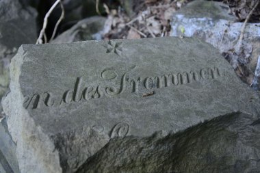 Eski terk edilmiş Yahudi Mezarlığı