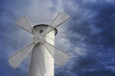 Deniz feneri - fırıldak gökyüzü - Swinoujscie