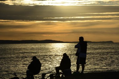 Gün batımında balık