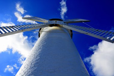 Deniz feneri - fırıldak gökyüzü - Swinoujscie
