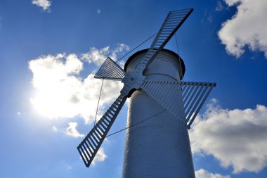 Deniz feneri - fırıldak gökyüzü - Swinoujscie