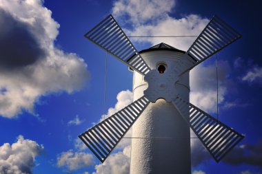 Deniz feneri - fırıldak gökyüzü - Swinoujscie