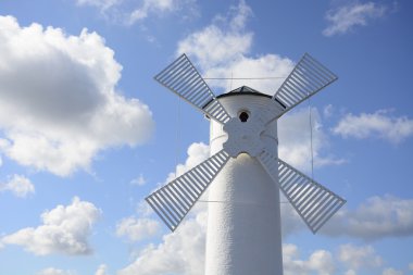 Deniz feneri - fırıldak gökyüzü - Swinoujscie